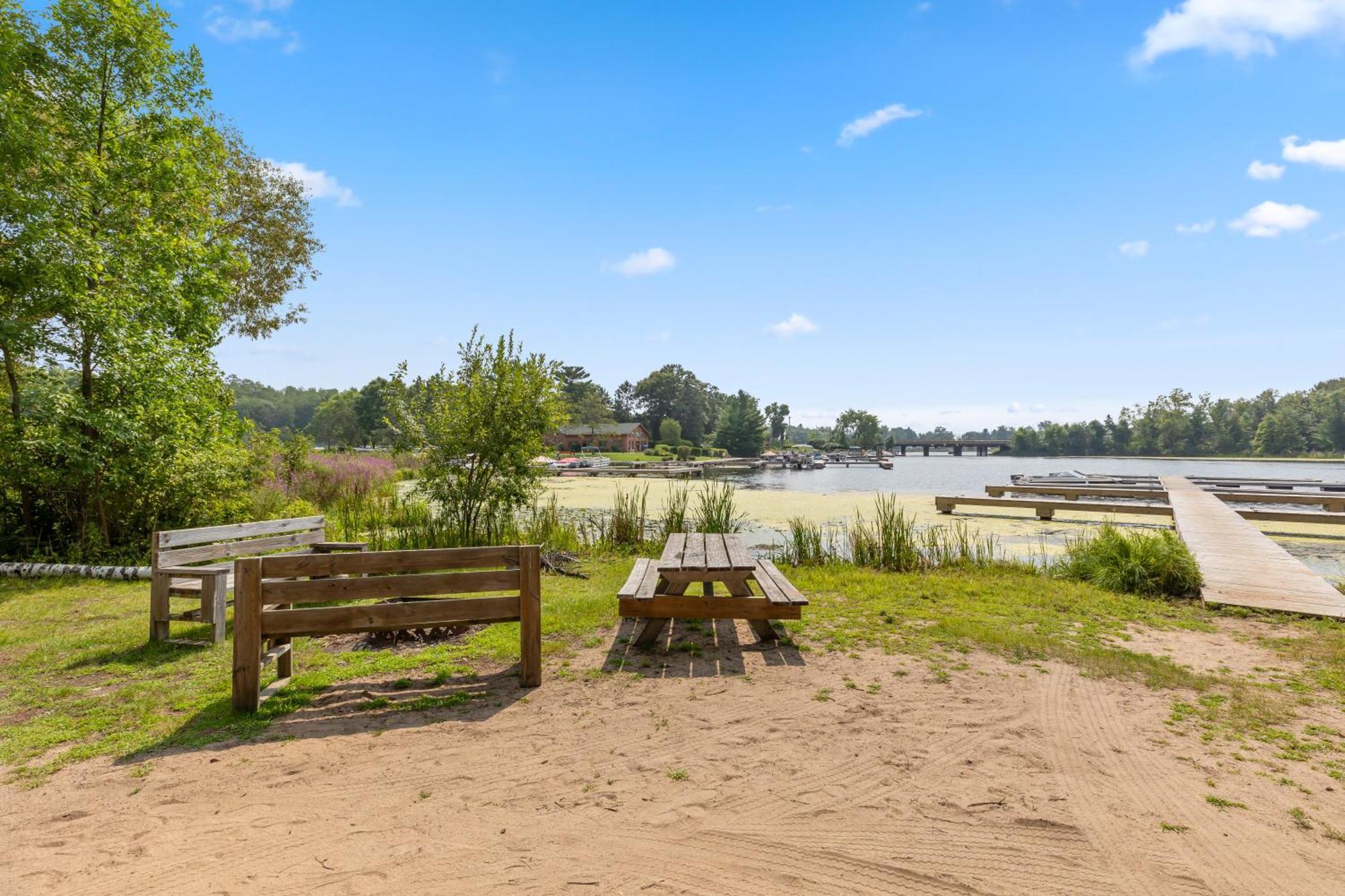 Causeway On Gull Resort Lake Shore Extérieur photo